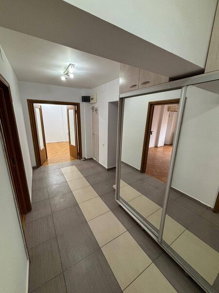 Decebal, Piata Muncii