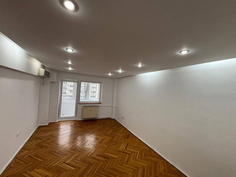 Decebal, Piata Muncii