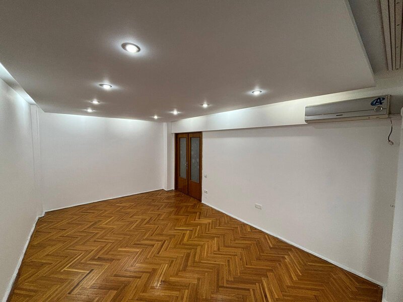 Decebal, Piata Muncii