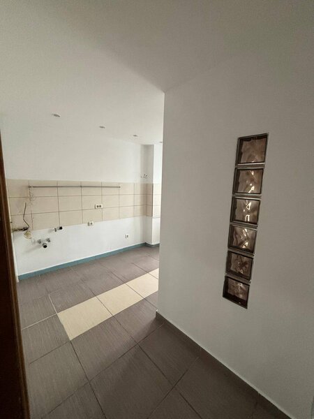 Decebal, Piata Muncii